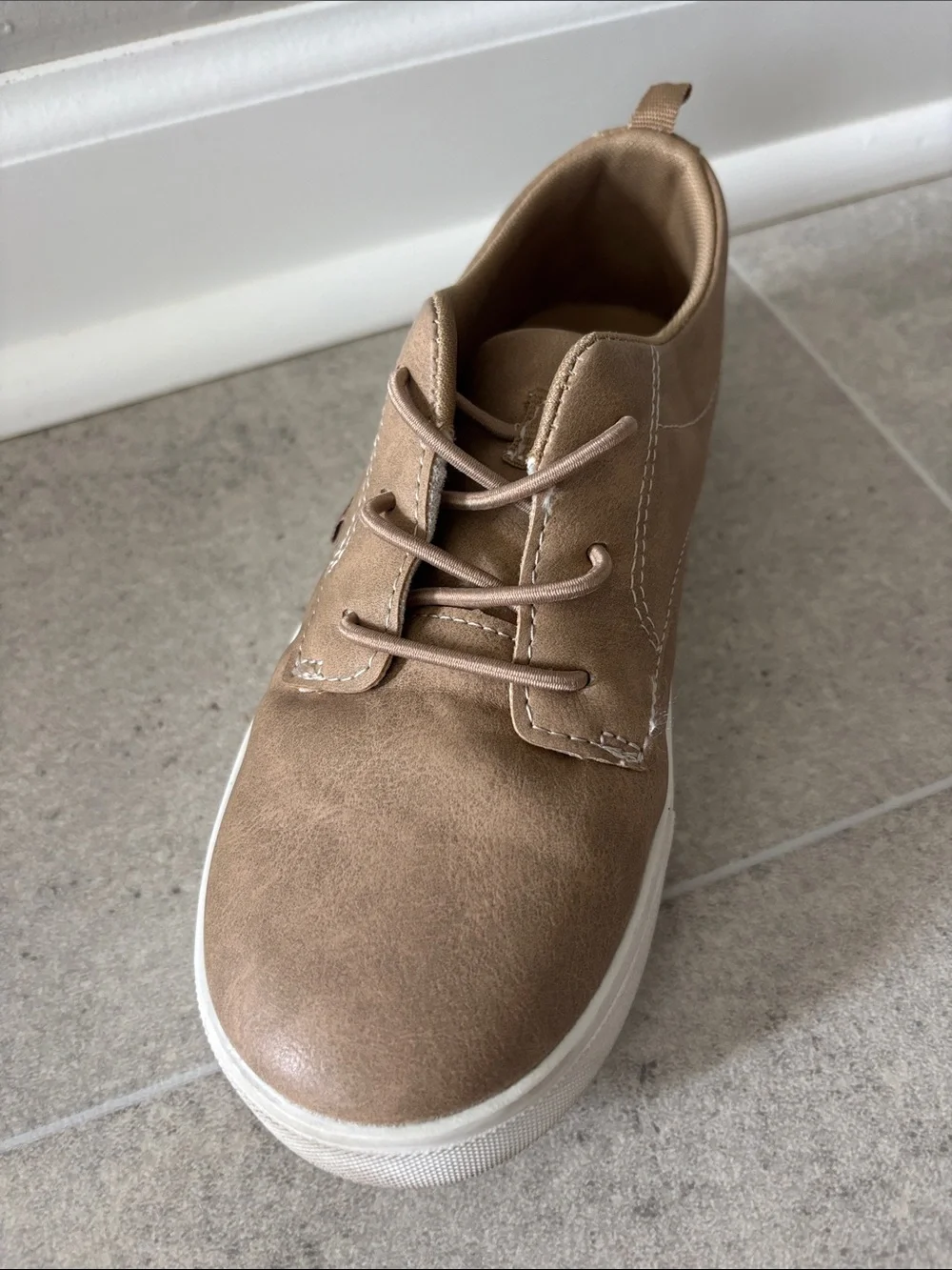 OshKosh B'gosh Kids Tan Lace-Up Dress Sneakers